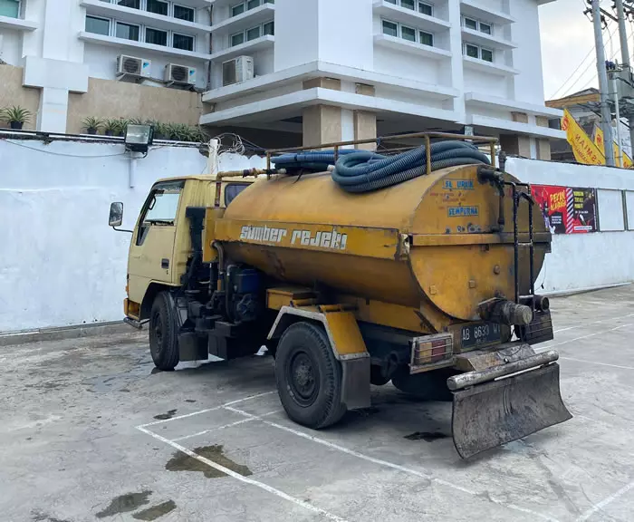sedot wc duduk